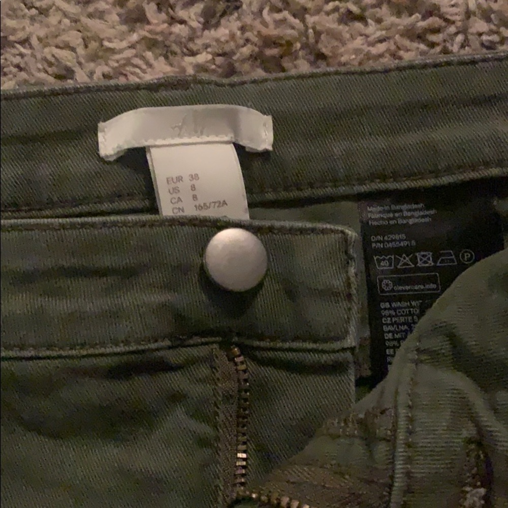 H&M SHORTS - Picture 2 of 3
